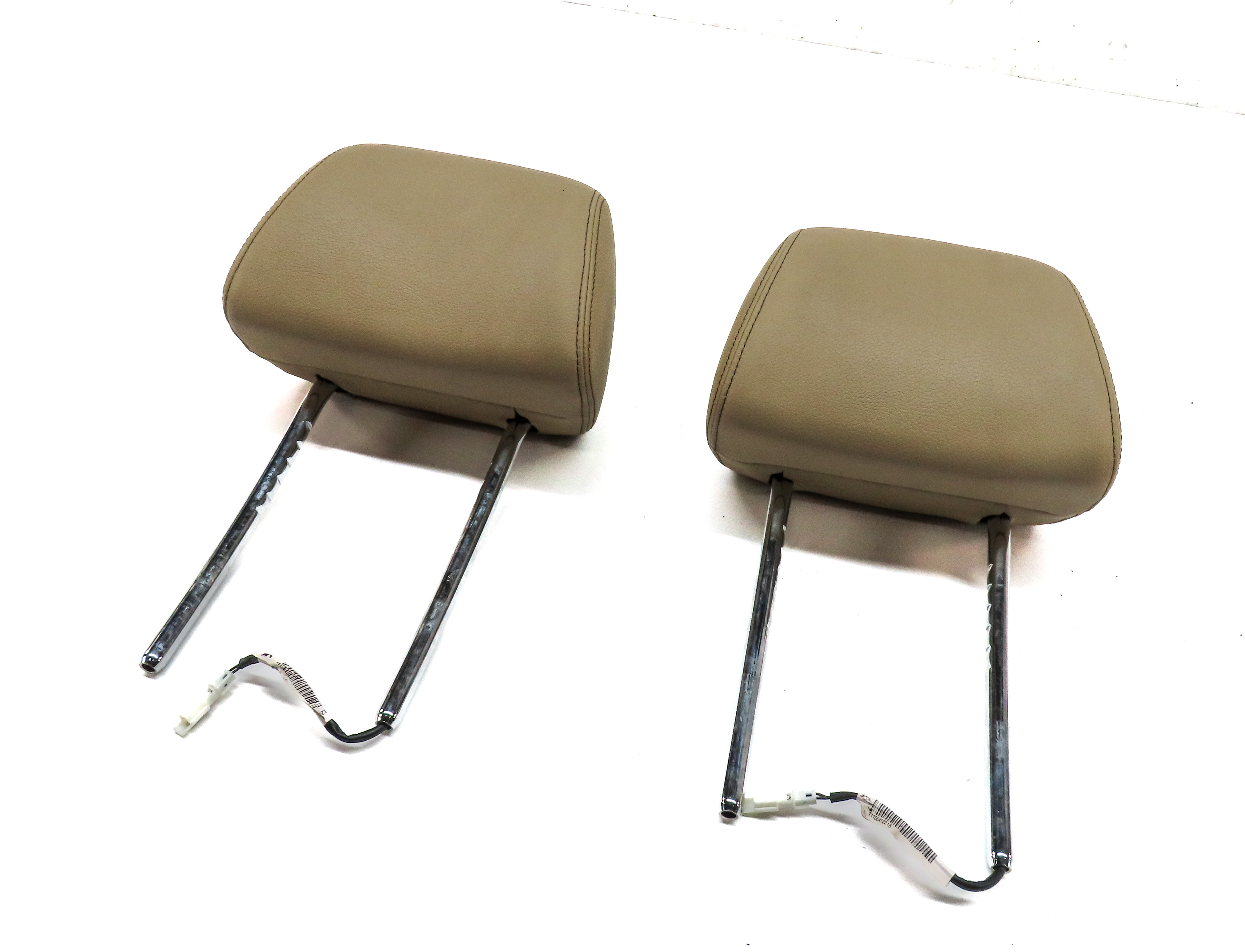 11-18 X3 X4 F25 F26 FRONT LEFT DRIVER RIGHT PASSENGER SEAT HEADREST SET (Beige) — exact item pictured